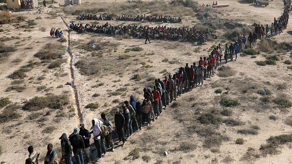 Mais de 3 mil migrantes detidos na Líbia Mais de 3 mil migrantes detidos na Líbia