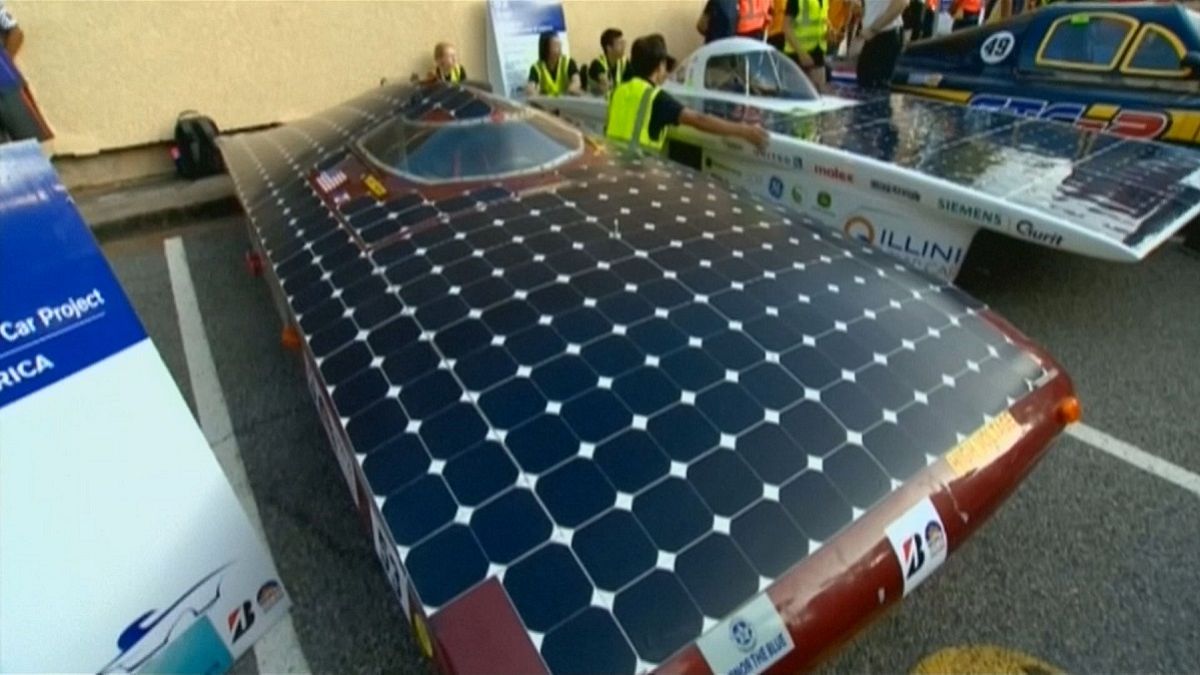 Güneş enerjisiyle çalışan arabaların yarıştığı World Solar Challenge başladı