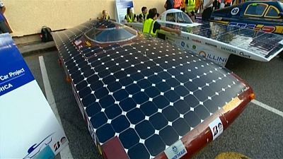 Australia, auto solari nel deserto