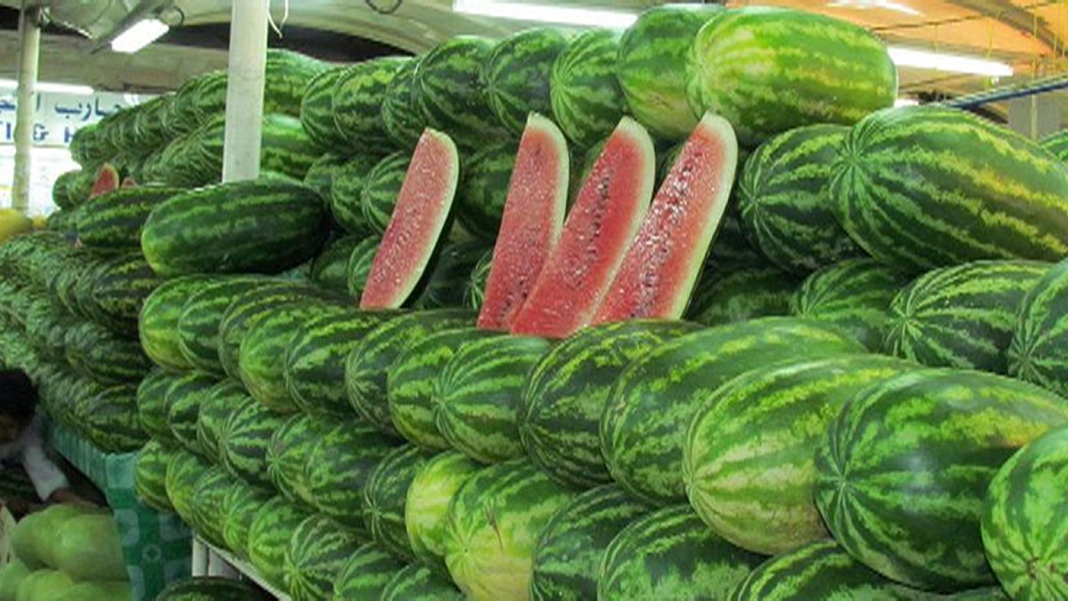 طرد رجل إطفاء في اليوم الاول من العمل بسبب بطيخة