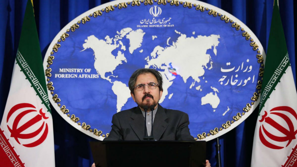 إيران تتوعد برد "ساحق" إذا صنفت أمريكا الحرس الثوري منظمة إرهابية