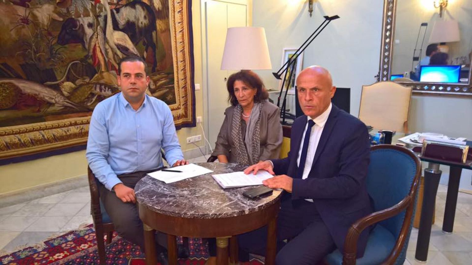 "القبلة الممنوعة" في تونس تجر بشاب فرنسي جزائري إلى السجن