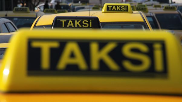 İstanbul'da toplanan taksici dernekleri: Uber paralel taksicilik yapıyor İstanbul'da toplanan taksici dernekleri: Uber paralel taksicilik yapıyor