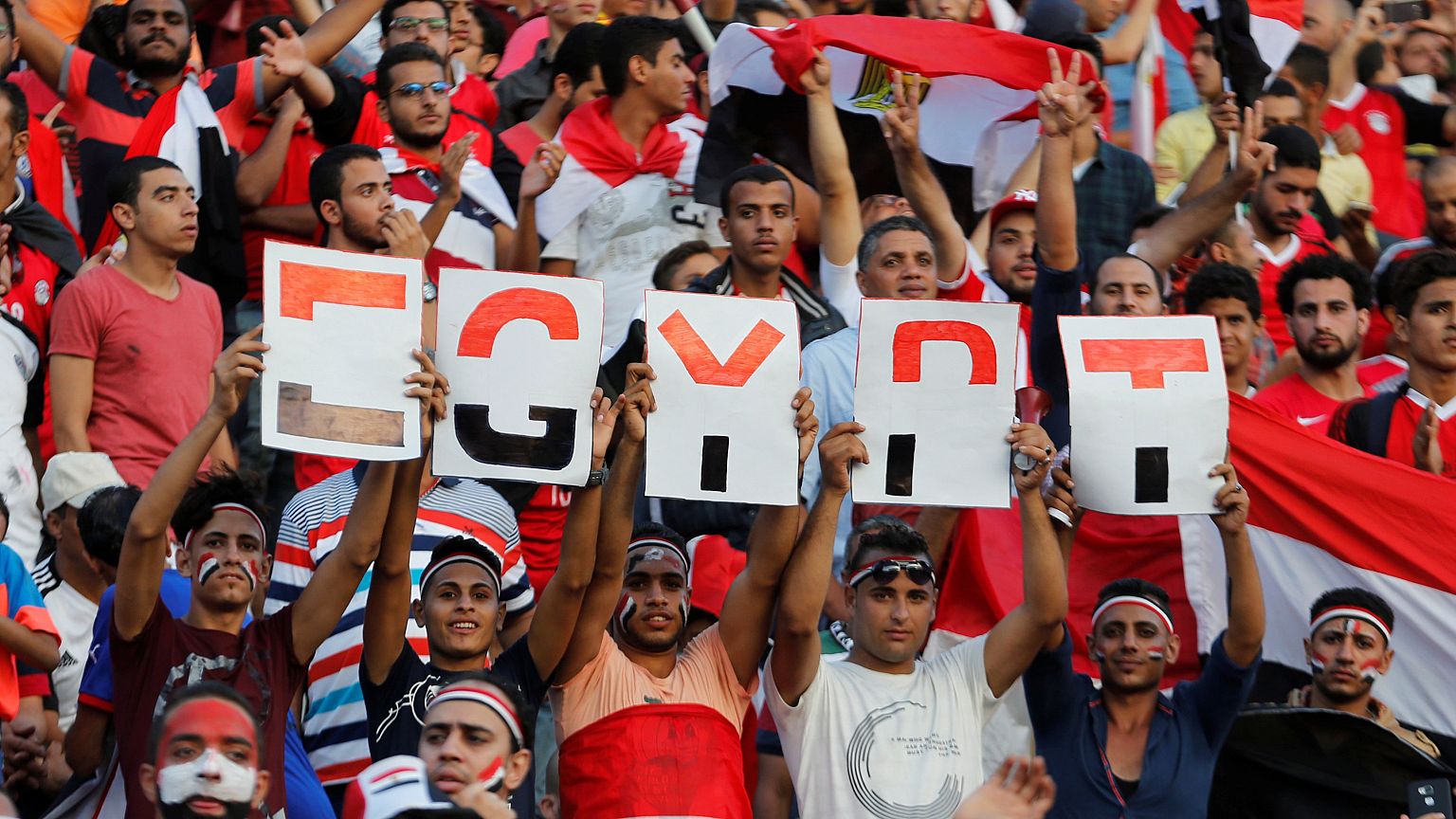 تأهل مصر إلى مونديال 2018 ينسي المصريين همومهم