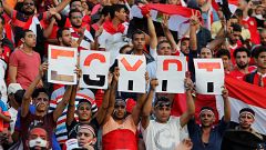 تأهل مصر إلى مونديال 2018 ينسي المصريين همومهم