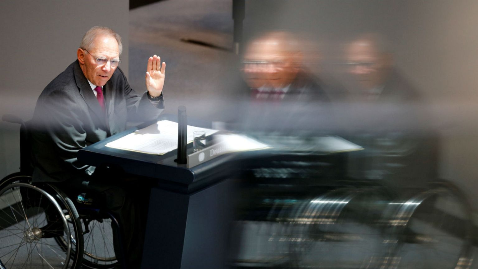 Wolfgang Schaeuble receives custom 100 euro note on last day as German finance minister