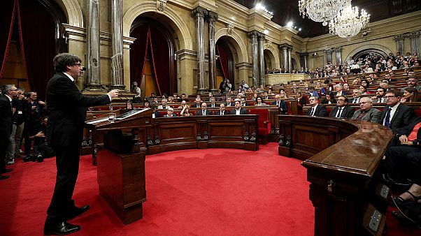 Carles Puigdemont: "Assumo mandato do povo para fazer da Catalunha um estado independente" Carles Puigdemont: "Assumo mandato do povo para fazer da Catalunha um estado independente"