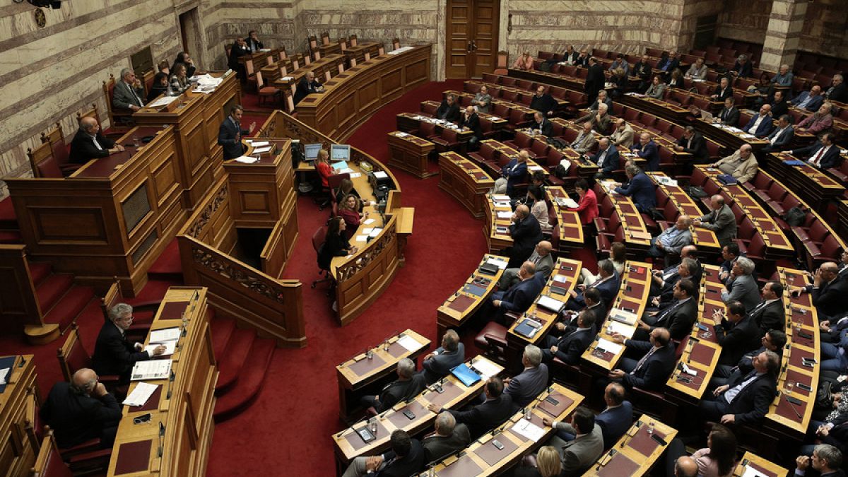 Parlamento grego aprova mudança de género aos 15 anos
