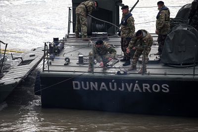 Hungarian authorities search for remains from a tourist boat that capsized on the Danube river the night before, killing at least seven people, on May 30, 2019 in Budapest, Hungary.