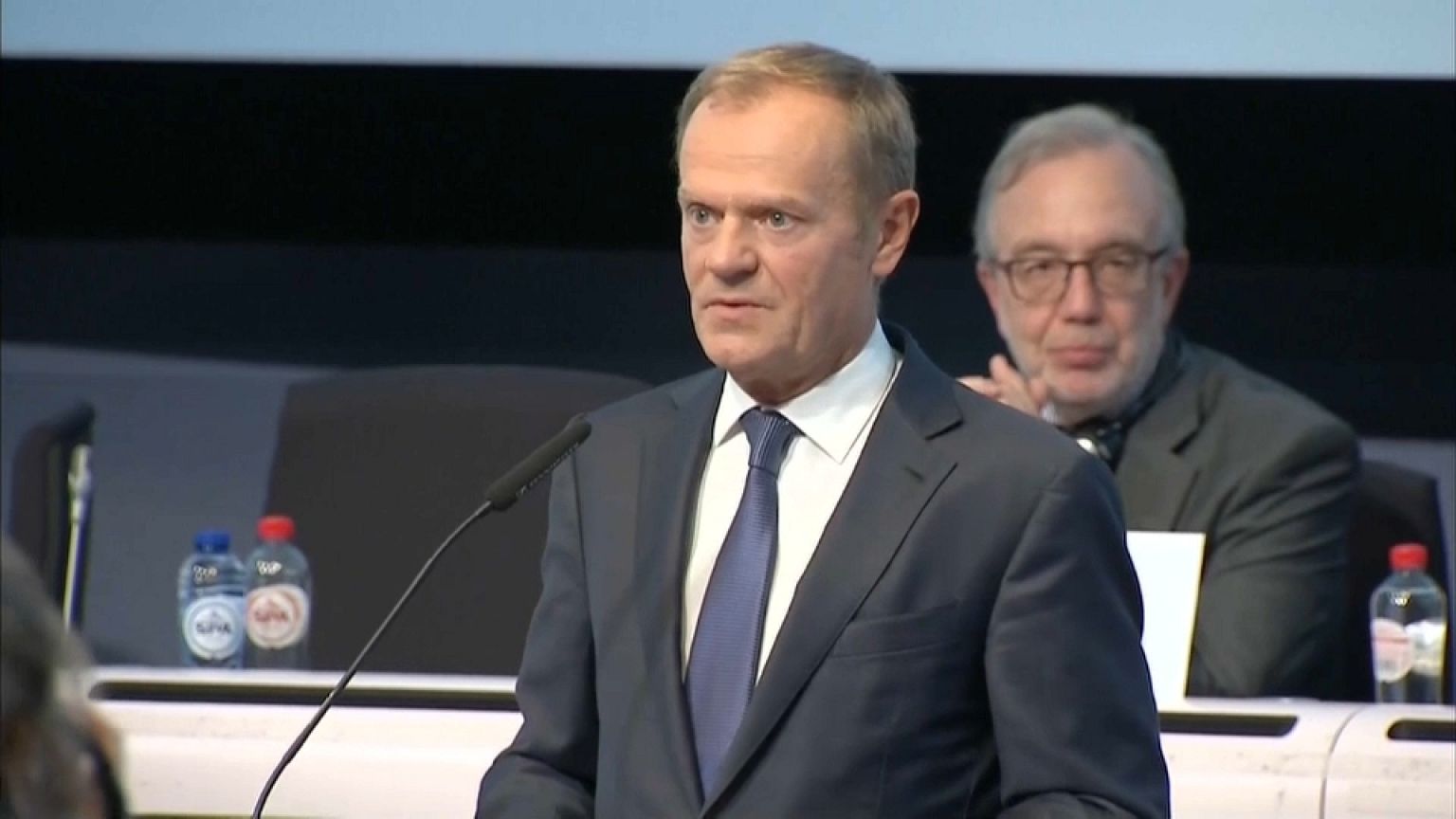 Tusk pide a Puigdemont evitar una "decisión que haga imposible el diálogo"