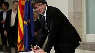 Catalan leaders sign and suspend declaration of independence