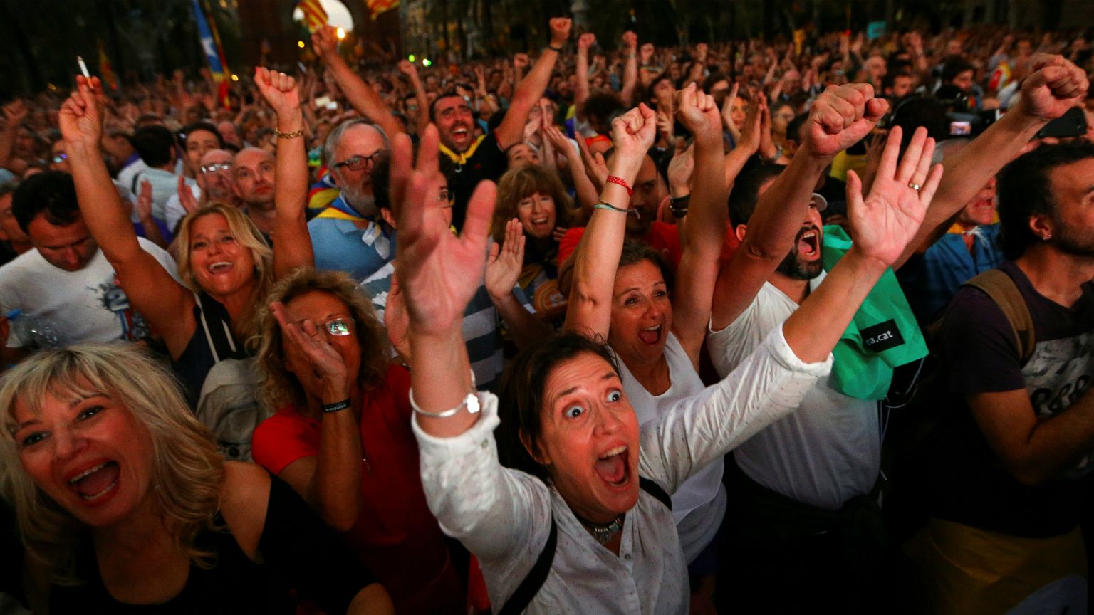 Desconcierto en los medios españoles tras la declaración de independencia de Puigdemont