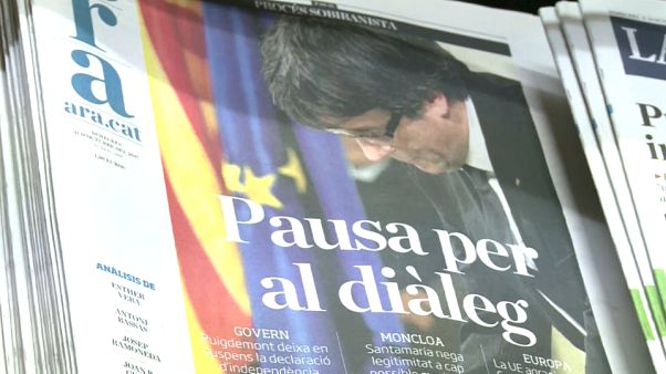Catalães divididos com discurso de Puigdemont Catalães divididos com discurso de Puigdemont