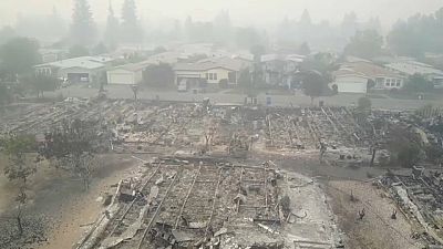 الحرائق تلتهم مساحات شاسعة في كاليفورنيا