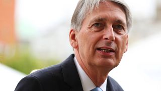 Hammond descarta fondos para un "no acuerdo" con Bruselas hasta el último momento