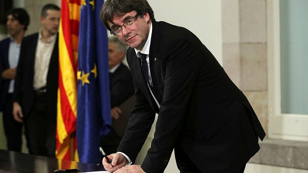 Catalogna: l'ultimatum di Rajoy rimette la palla nel campo di Puigdemont Catalogna: l'ultimatum di Rajoy rimette la palla nel campo di Puigdemont