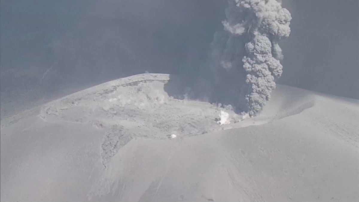 Giappone: erutta il vulcano Shinmoedake