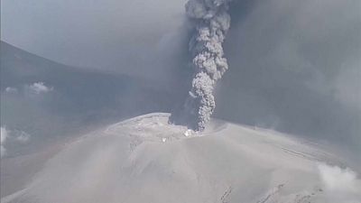 شاهد: ثوران بركان جبل شينمو في اليابان
