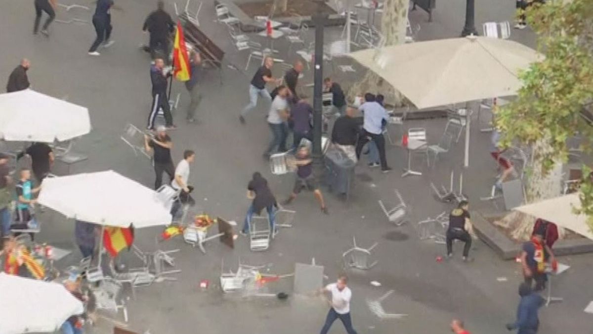 Katalonya'da birlik yanlıları ile karşıtları birbirine girdi