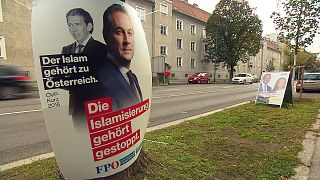 Австрийские политики вербуют сторонников на рынках и в барах
