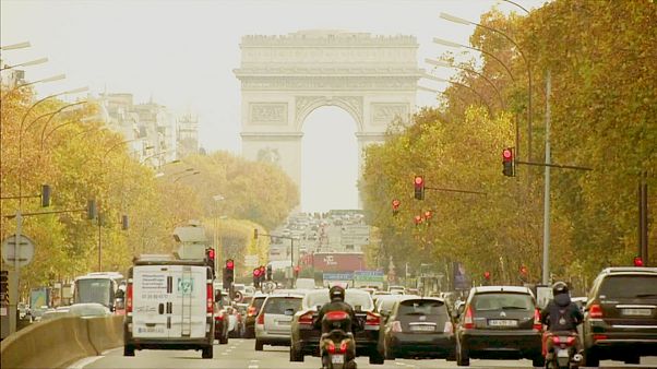 Paris anuncia fim de circulação de veículos a gasolina até 2030 Paris anuncia fim de circulação de veículos a gasolina até 2030