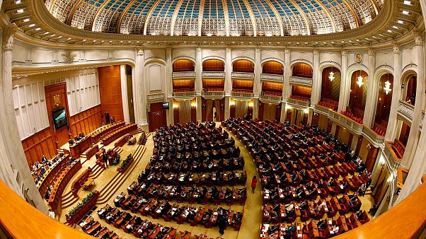 Demitem-se duas ministras investigadas por corrupção Demitem-se duas ministras investigadas por corrupção