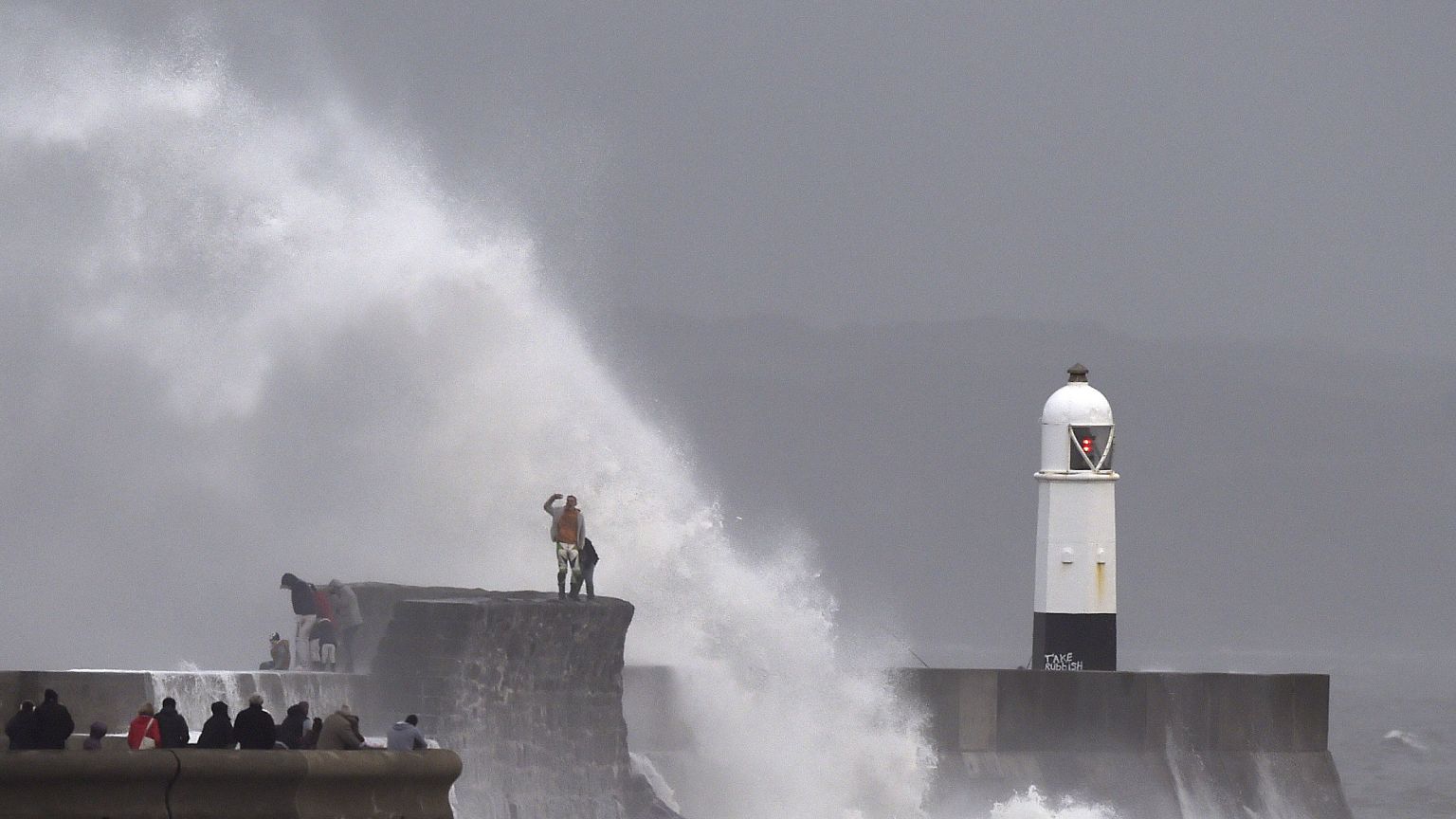 Furacão Ophelia sobe a categoria dois