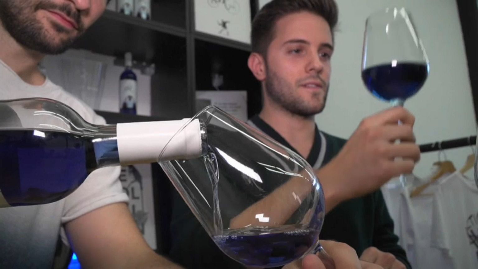 El vino no puede ser azul