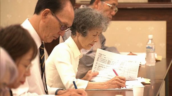 Sobreviventes japoneses contra o Nuclear Sobreviventes japoneses contra o Nuclear