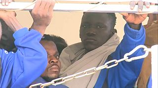 «Το πλοίο των παιδιών»: Εκατοντάδες ασυνόδευτα ανήλικα έφτασαν στο Παλέρμο