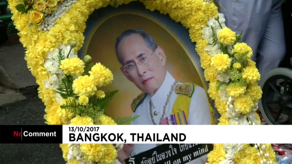 Último adeus da Tailândia ao rei Bhumibol