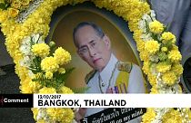 Tayland: Budist din adamları ölen kral anısına toplandı