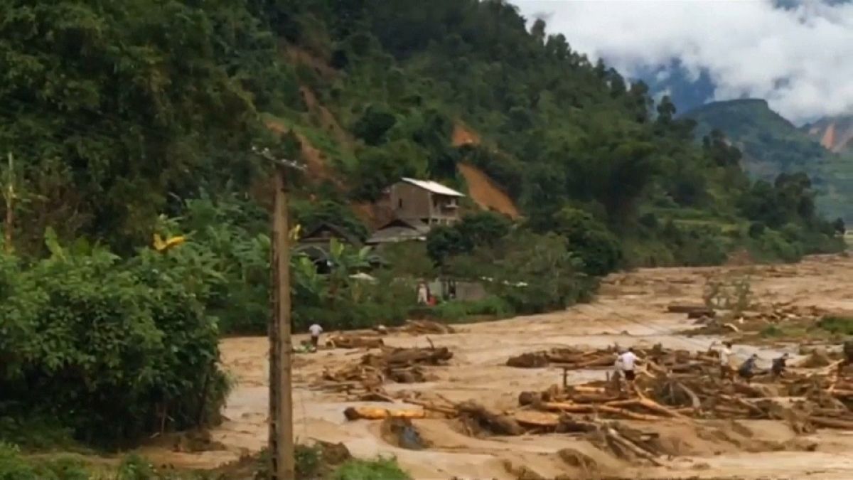 Vietnam: Reißende Fluten sorgen für Chaos