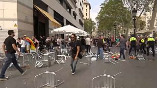 ¿Quiénes están detrás de la violenta pelea de las sillas en Barcelona?