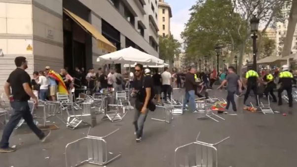 ¿Quiénes están detrás de la violenta pelea de las sillas en Barcelona? ¿Quiénes están detrás de la violenta pelea de las sillas en Barcelona?