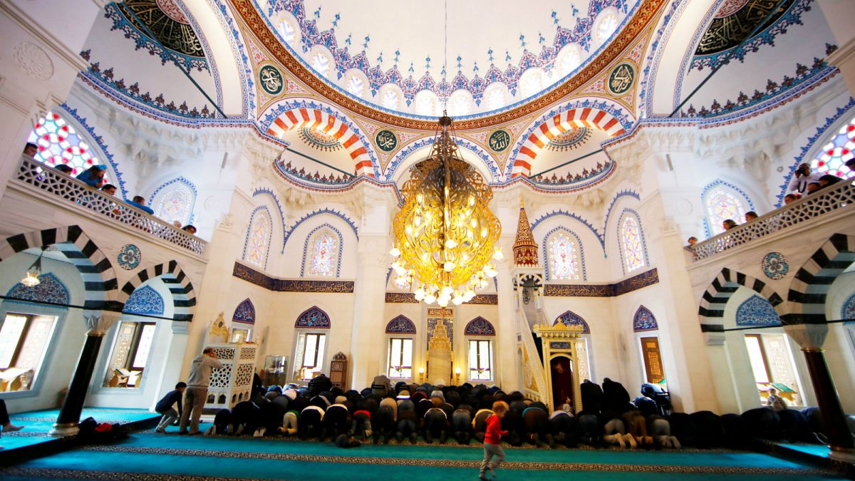 Araştırma: Türkiye'de halkın yüzde 40'ı dinin zararlı olduğunu düşünüyor