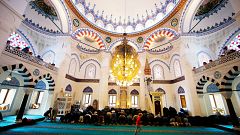 Araştırma: Türkiye'de halkın yüzde 40'ı dinin zararlı olduğunu düşünüyor