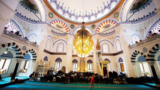 Araştırma: Türkiye'de halkın yüzde 40'ı dinin zararlı olduğunu düşünüyor