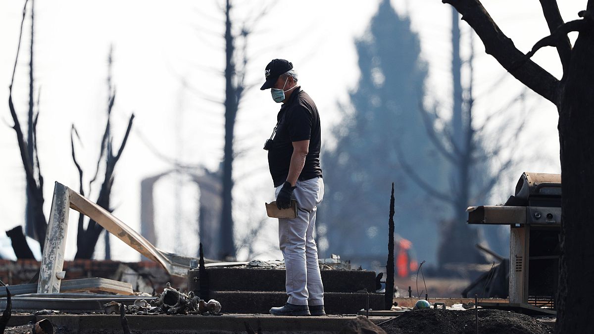 مقتل 35 شخصا في حرائق الغابات بكاليفورنيا