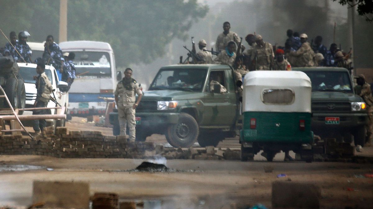Image: Sudanese forces are deployed around Khartoum's army headquarters on 