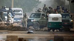 Image: Sudanese forces are deployed around Khartoum's army headquarters on 