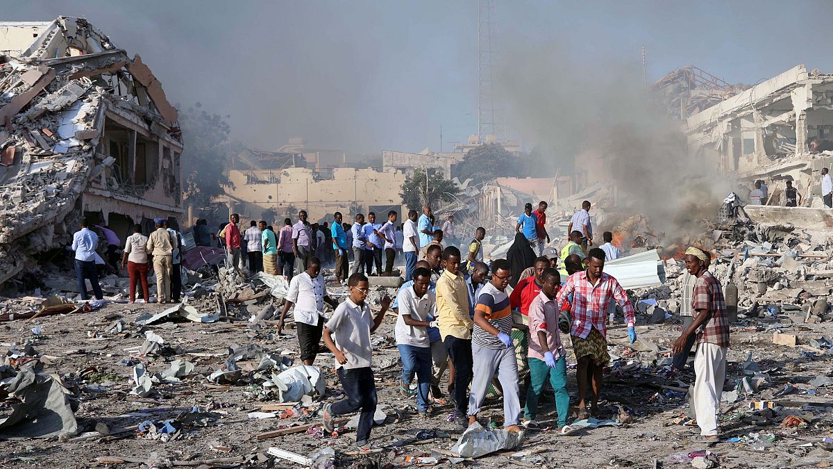 Εκατοντάδες νεκροί από τη διπλή επίθεση στη Μογκαντίσου