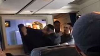يهود متشددون يحجبون عرض فيلم عنوة على متن طائرة