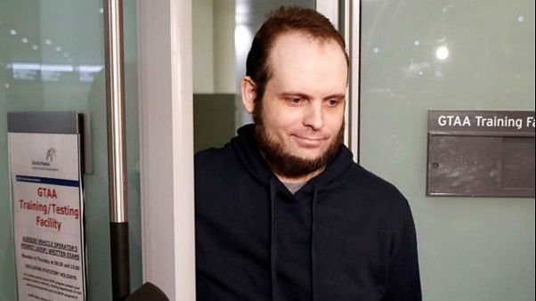 طالبان أفغانستان تنفي اتهامات رهينة كندي سابق بقتل طفله واغتصاب زوجته طالبان أفغانستان تنفي اتهامات رهينة كندي سابق بقتل طفله واغتصاب زوجته