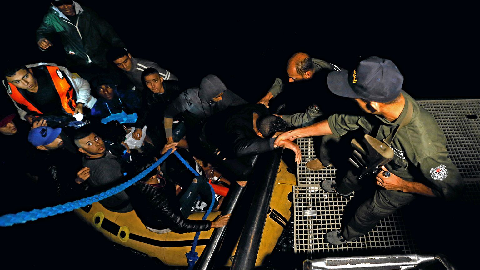 غرق عشرات التونسيين يجبر السلطات على فتح النقاش حول الهجرة غير الشرعية