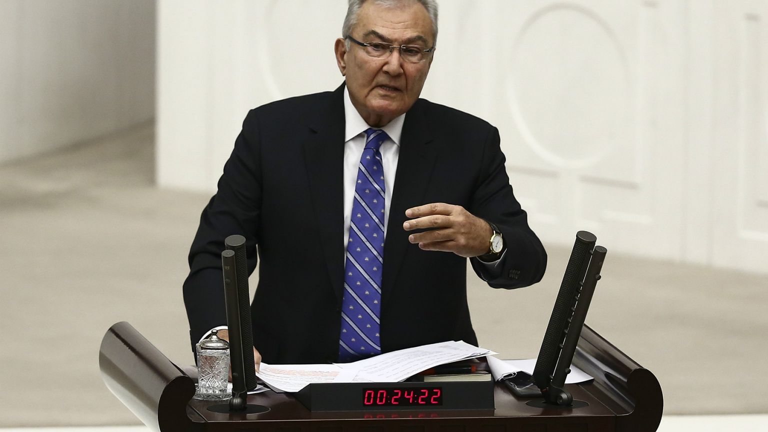 Deniz Baykal yoğun bakıma alındı