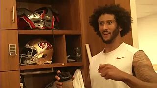 Colin Kaepernick fa causa alla NFL