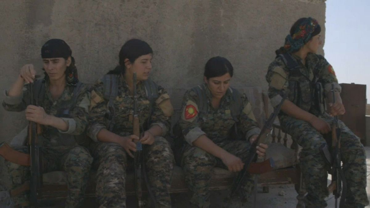 بالفيديو: يزيديات الرقة يواجهن داعش حتى آخر رمق