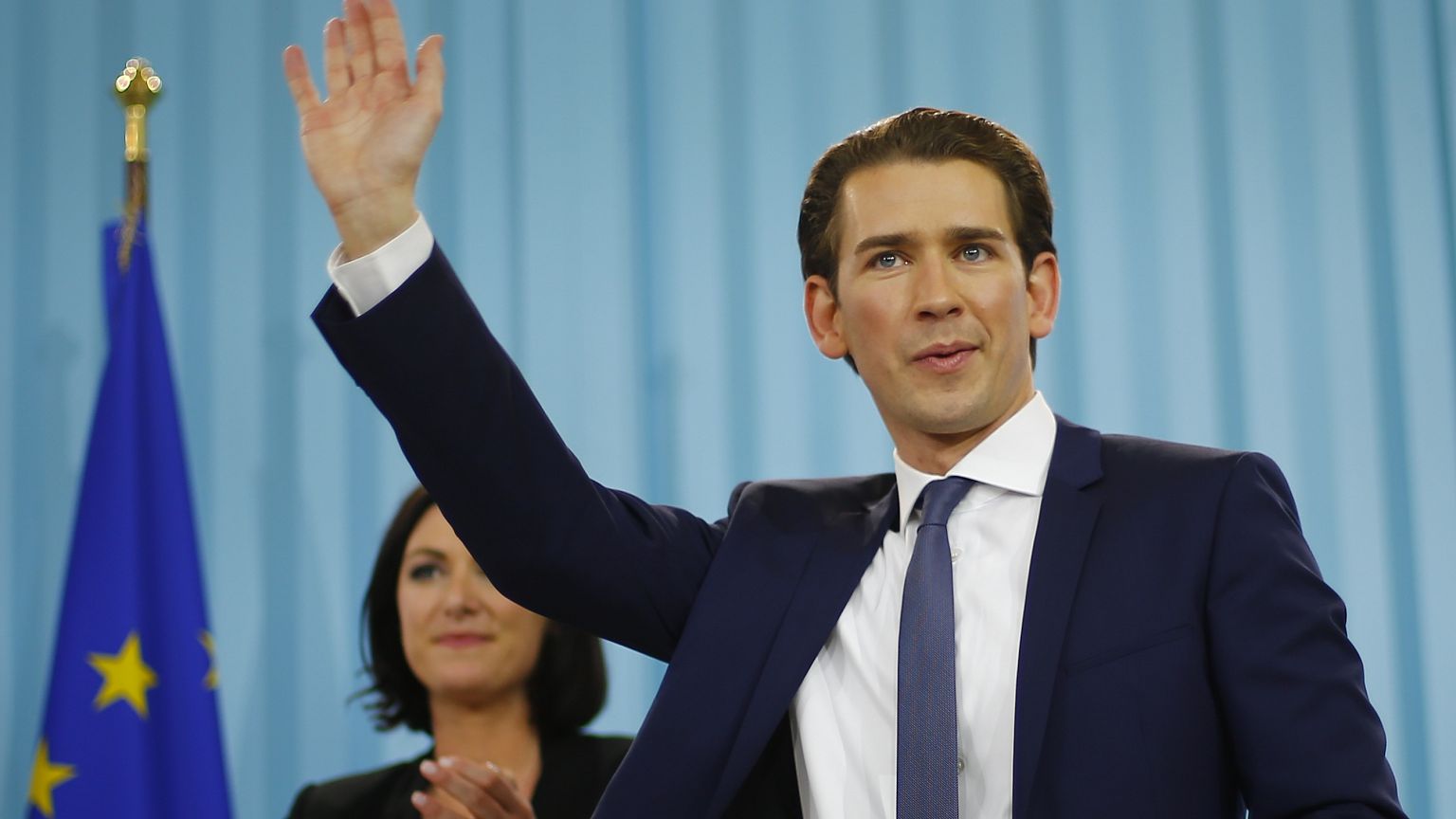 Österreich ermittelt gegen TITANIC wegen "Baby-Hitler töten!"