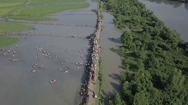 Arakanlı Müslümanların 'soykırımdan' kaçışı sürüyor Arakanlı Müslümanların 'soykırımdan' kaçışı sürüyor